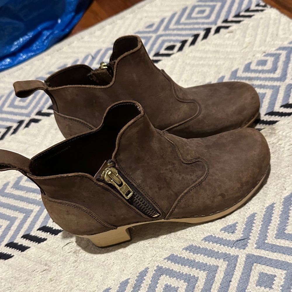 Toffel brown suede boots